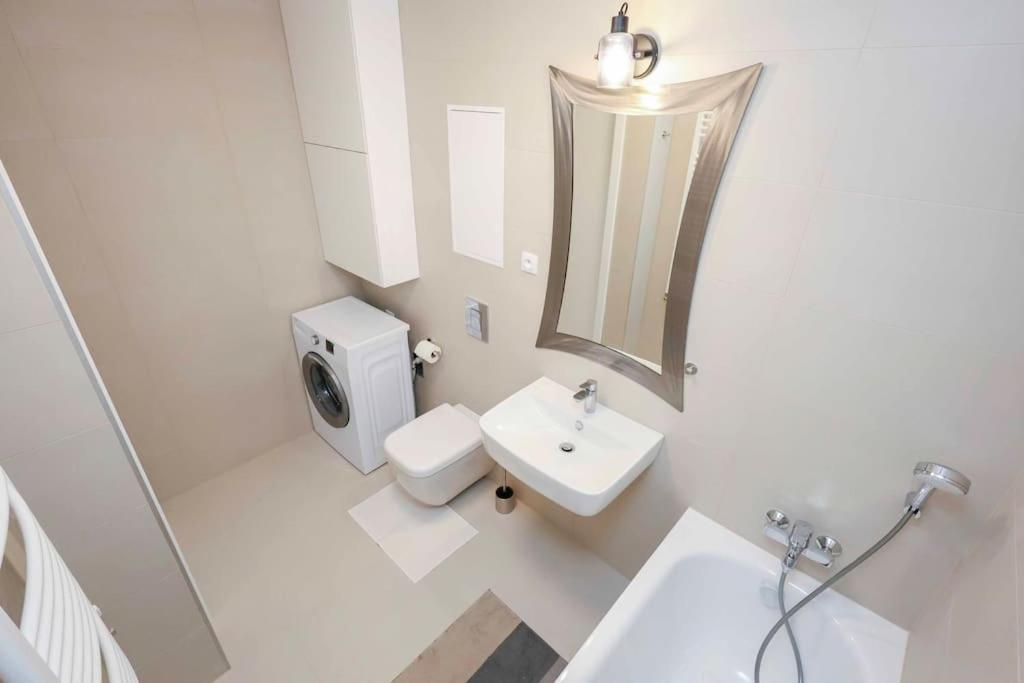 Danubius One - Spacious Apartment W Free Parking Bratislava Exteriör bild