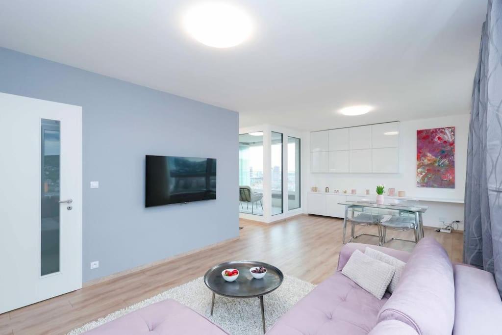 Danubius One - Spacious Apartment W Free Parking Bratislava Exteriör bild