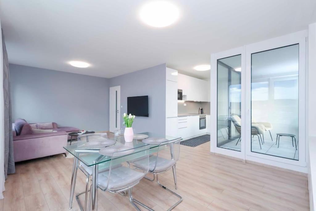 Danubius One - Spacious Apartment W Free Parking Bratislava Exteriör bild