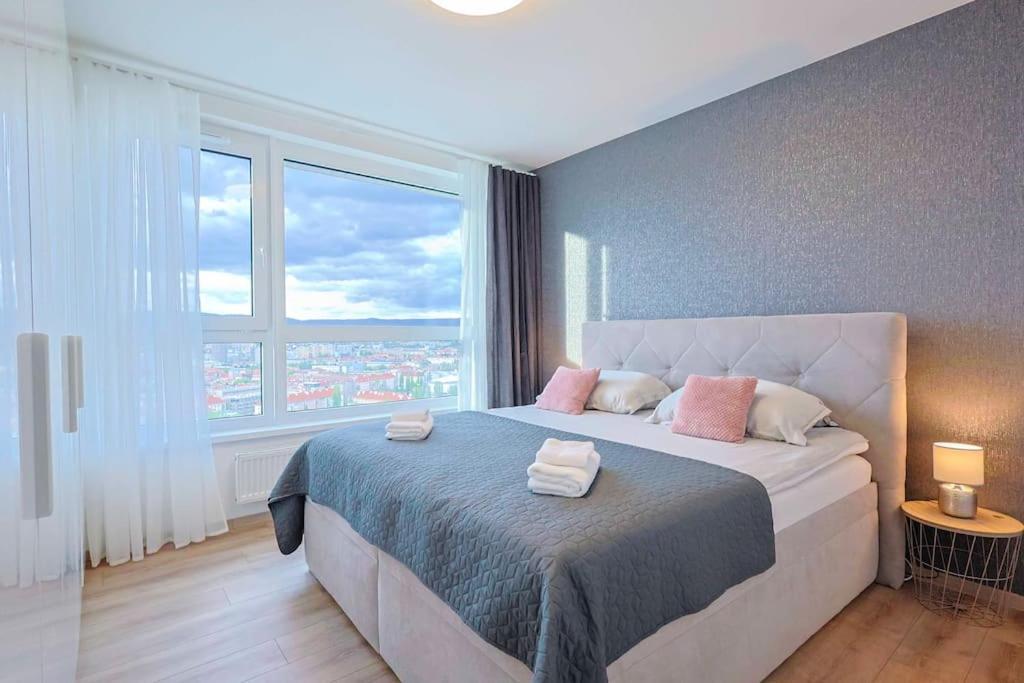 Danubius One - Spacious Apartment W Free Parking Bratislava Exteriör bild