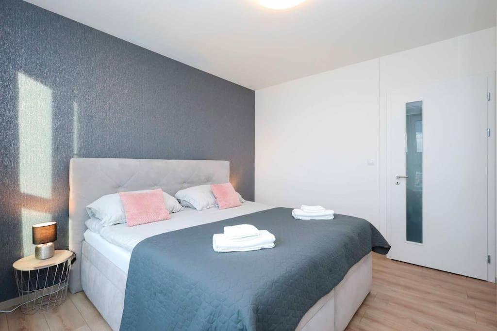 Danubius One - Spacious Apartment W Free Parking Bratislava Exteriör bild